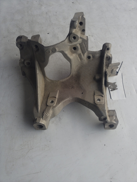 Suport cadru motor dreapta Audi A4 an 2021 cod pie