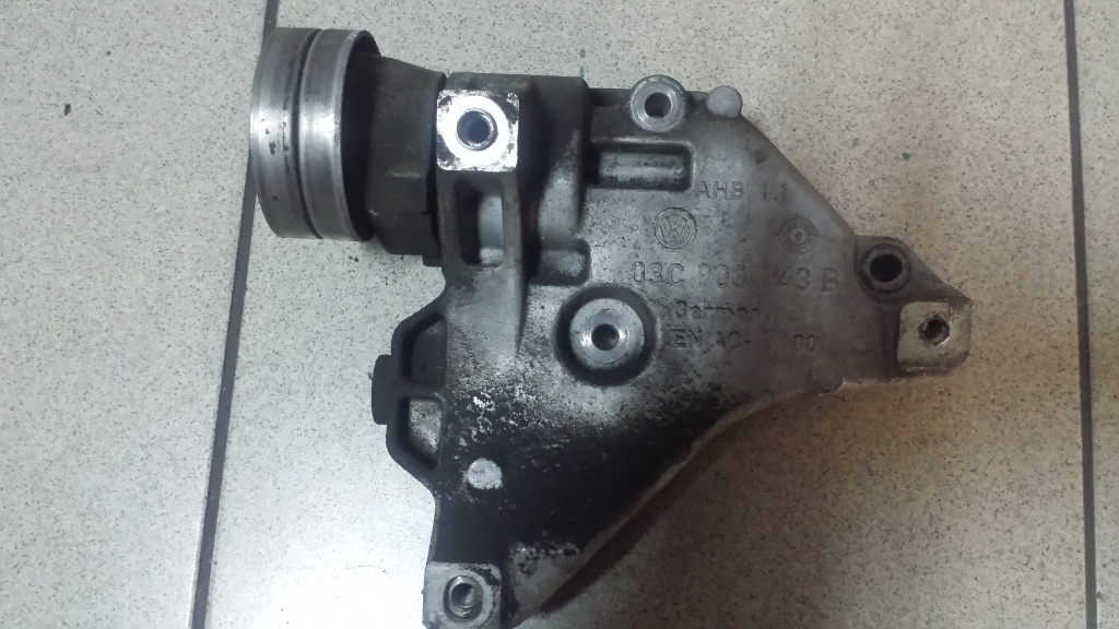 Suport compresor clima VW Eos 1.4 TSI 170 CP cod: 03C903143B