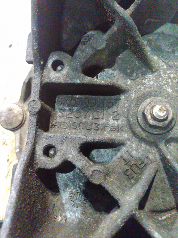Suport cutie viteze Audi A4 B8 an 2010 2.7 cod piesa 8K0399115T