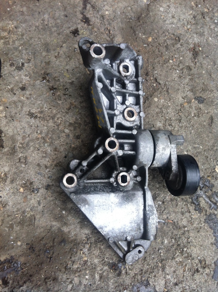 Suport intinzator Renault Megane 2004 cod 82003271