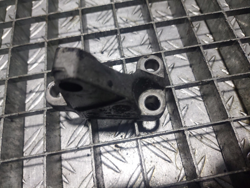 Suport pompa injectie BMW F25 X3 2.0 d B47C20B cod 8511628