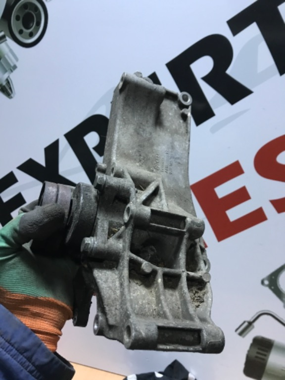 Suport pompa servo și alternator vw Seat 1.4 i cod 032145189r