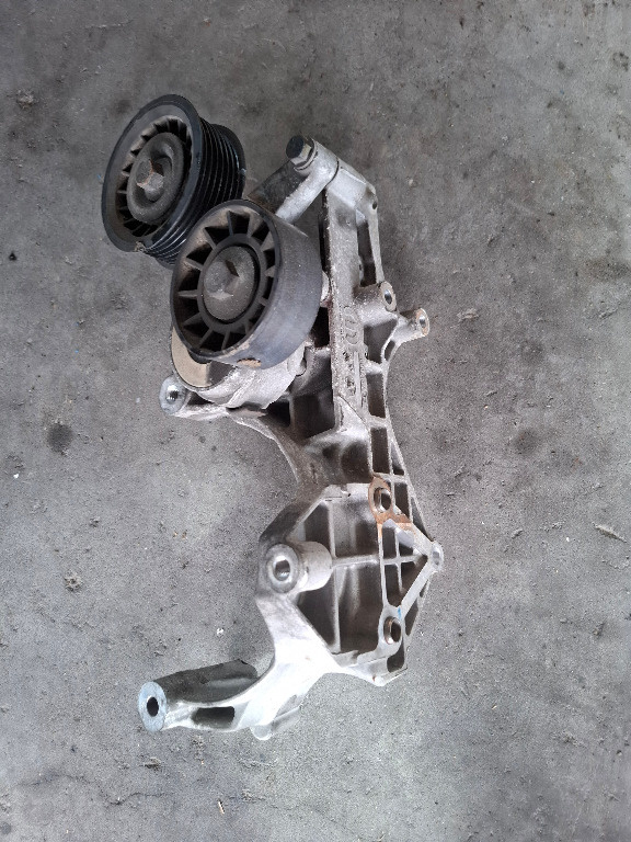 Suport rola accesorii 2.3 JTD Iveco Daily cod 5802166033 2014 2015 2016 2017 2018