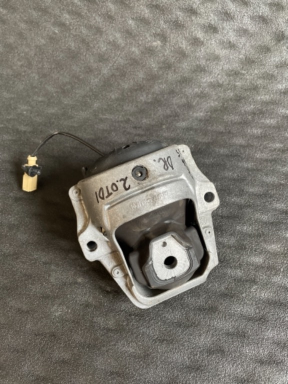 Suport / tampon motor dreapta Audi A4 B8 A5 A6 C7 Q5 2.0 TDI 8R0199381B ⭐⭐⭐⭐⭐