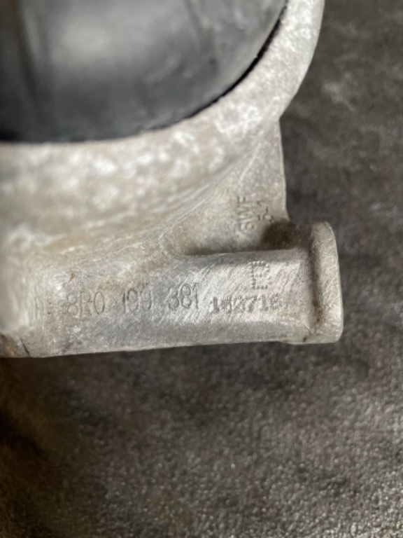 Suport / tampon motor dreapta Audi A4 B8