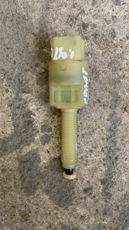 Switch comutator lumini pedala frana VW PASSAT B 5