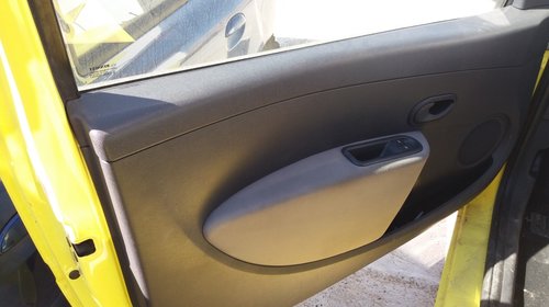 Tapiterie usa stanga fata Renault Clio 3 hatc
