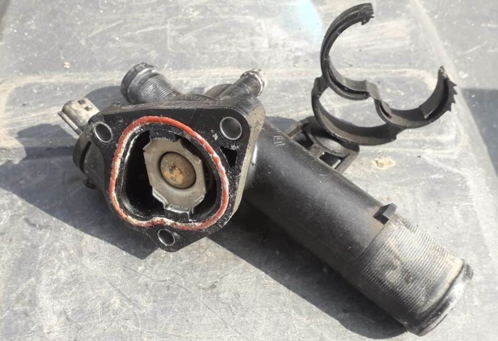 Termostat Logan 2 1.5 dci E5 8200954328