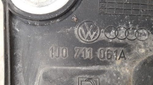Timonerie VW Golf 4, 1.4i, cod piesa 1J0711061A ; 1J0711025D