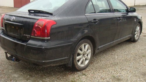 TOYOTA AVENSIS an 2004 motor 2.0