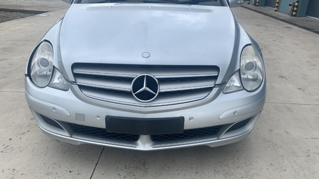 Trager calandru Mercedes R Class R320 W251 3.0 CDI