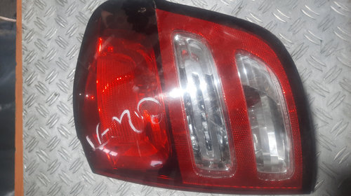 Tripla lampa stop dreapta pe aripa Citroen C3