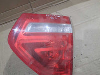 Tripla lampa stop dreapta pe haion Citroen C4 Picasso an 2010