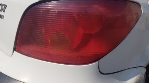 Tripla / Lampa / Stop Dreapta Peugeot 307 Hat