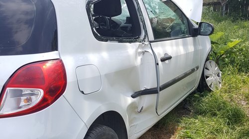 Tripla stop stanga dreapta renault clio 3 2011