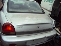 Tripla, stop stanga spate - Hyundai Sonata - 1999
