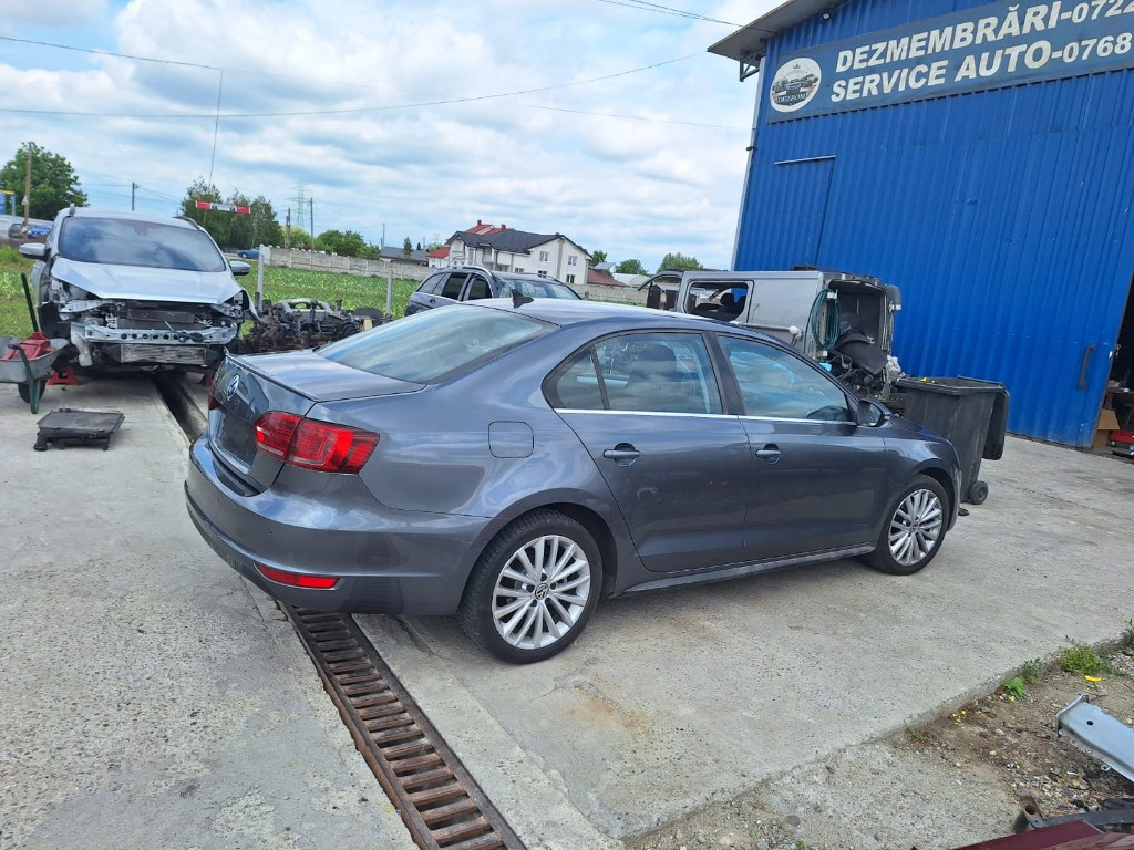 Usa dreapta fata cod 5C6831056E Vw Jetta