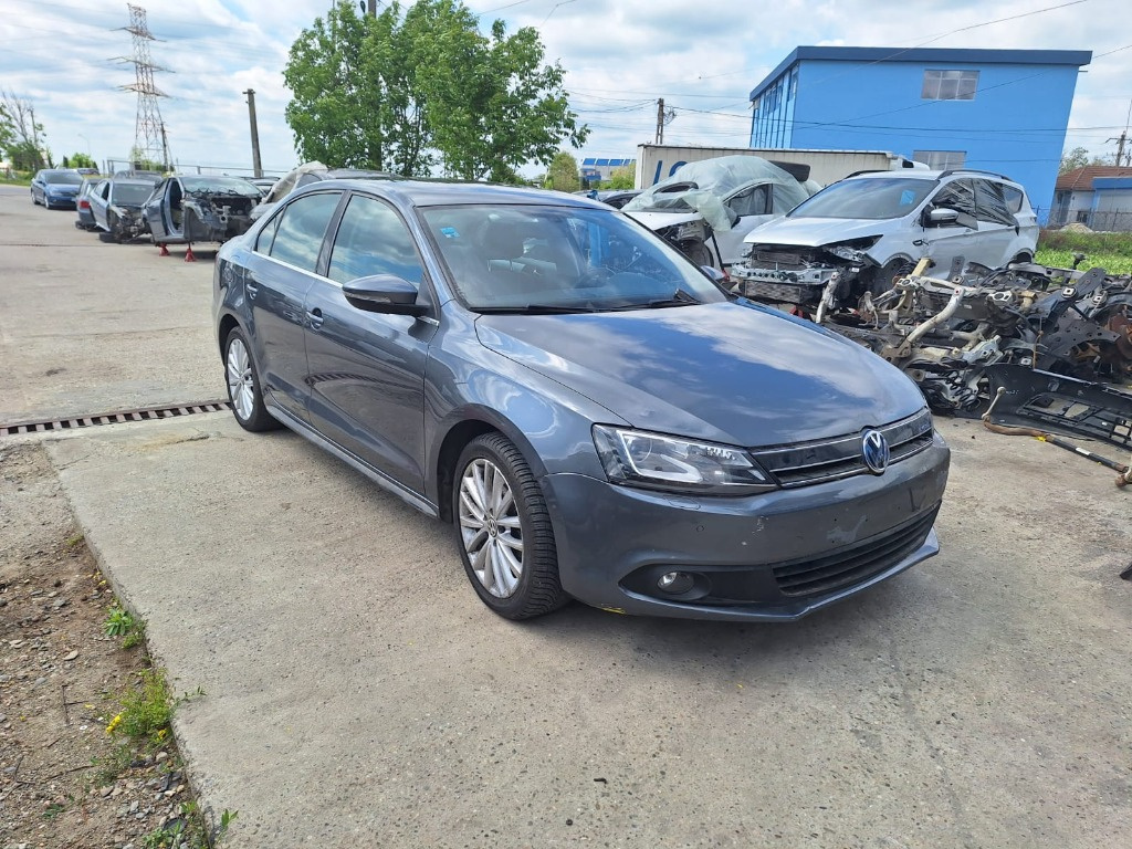 Usa dreapta fata cod 5C6831056E Vw Jetta
