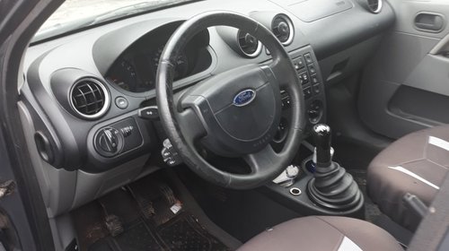 Usa dreapta fata Ford Fiesta 2003 Hatchback 1