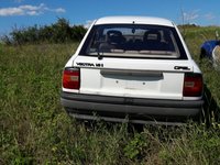 Usa fata - Opel Vectra , 1.8i, an 1992