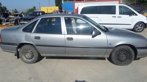 Usa Fata Opel Vectra A DIN 1995