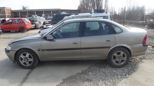 Usa Fata Opel Vectra B DIN 1997