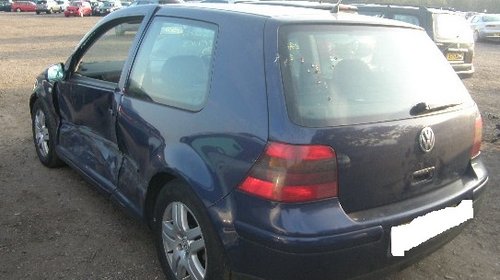 Usa Golf 4 pe albastru, hatchback