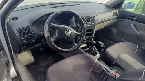 Usa spate stanga Volkswagen VW Golf 4 [1997 - 2006] Hatchback 5-usi 1.4 MT (75 hp)