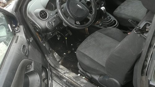 Usa stanga fata Ford Fiesta 2005 HATCHBACK 1399