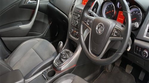 Usa stanga fata Opel Astra J 2010 Hacthback 1.3 CDTi