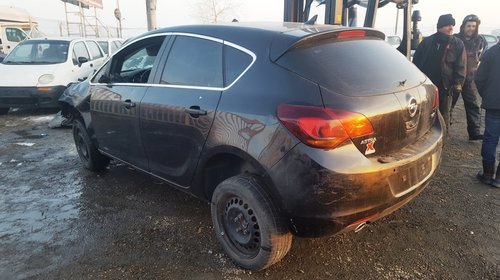 Usa stanga fata - Opel Astra J - 2011