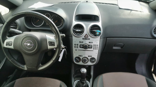 Usa stanga fata Opel Corsa D 2008 hatchback 1.3cdti