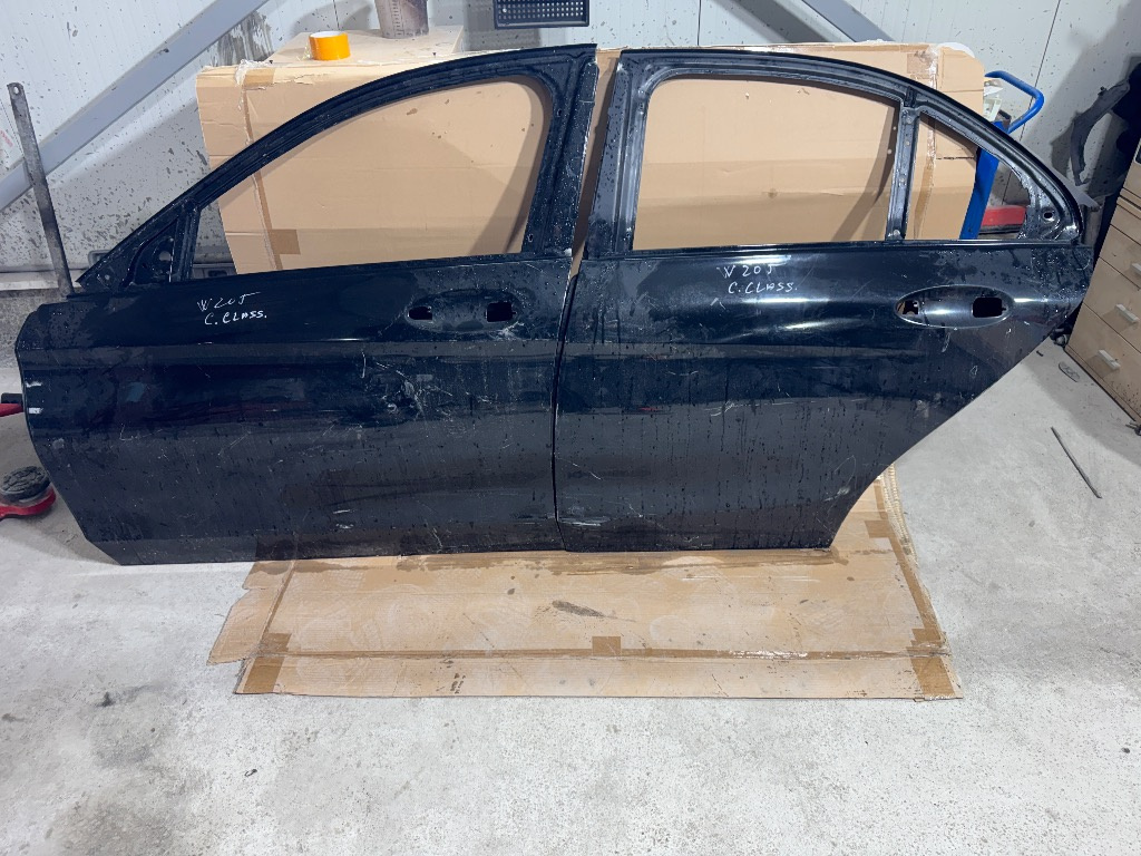 Usa stanga fata / usa stanga spate Mercedes C-Class W205 NEAGRA SEDAN 2016/2017/2018/2019/2020/2021