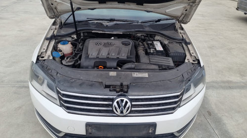 Usa stanga fata Volkswagen Passat B7 2012 berlina 2.0 tdi