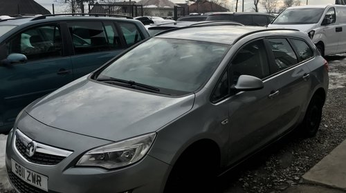 Usi fata dezechipate Opel Astra J 2010,2011,2