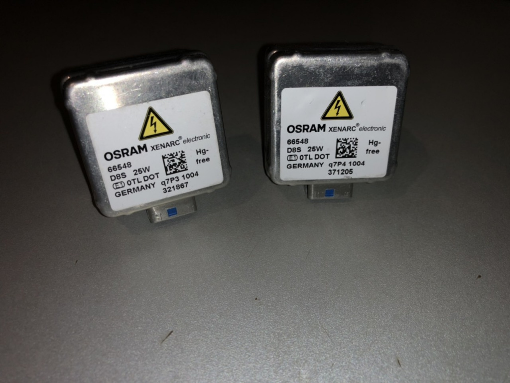 Vand bec xenon nou original Osram D8S