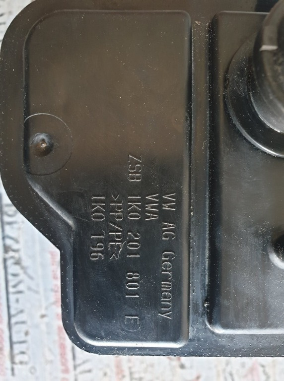 Vas filtru gaze VW Jetta Mk6 cod piesa :