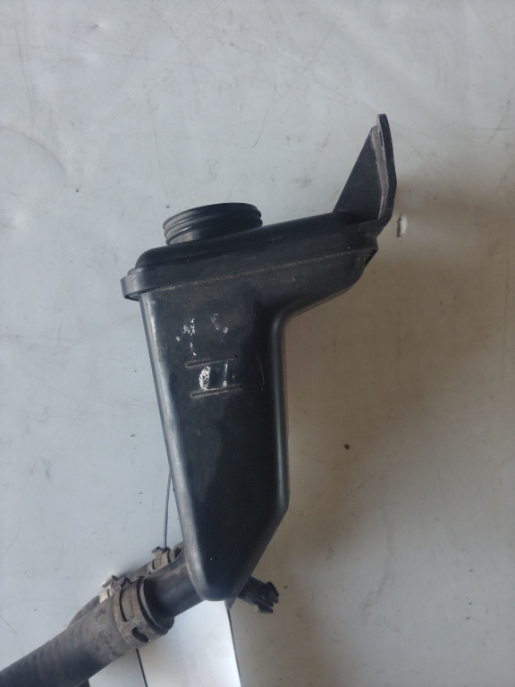 Vas lichid parbriz Audi A4 B9 an 2018 cod piesa 8W0955451L