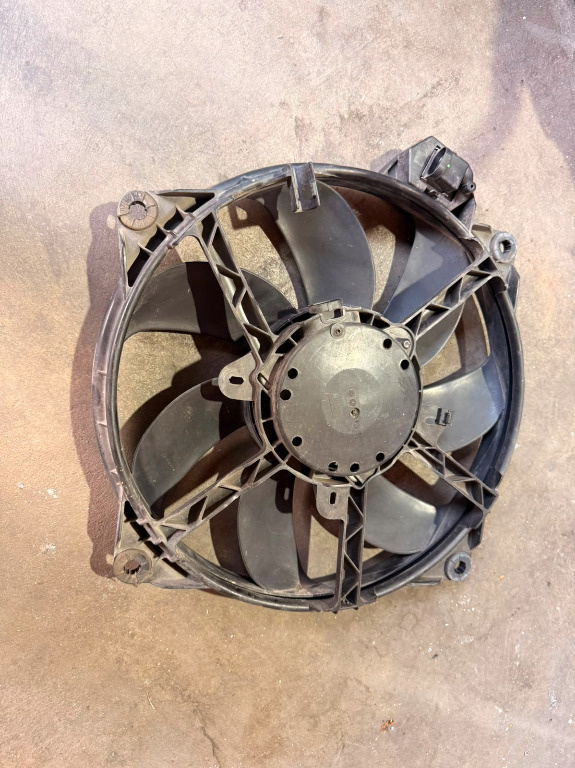 Ventilator cu carcasa complet Renault 214810898R