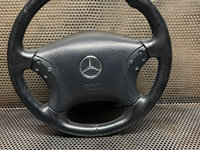 Volan cu comenzi Mercedes Sprinter 2010 (pielea s-a descusut în partea de sus)