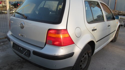 Volkswagen Golf IV din 1999