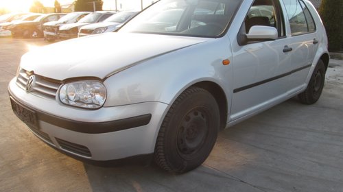 Volkswagen Golf IV din 1999