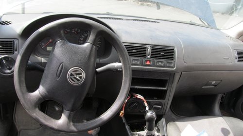 Volkswagen Golf IV din 2003