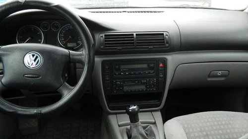 Volkswagen Passat . 2000-2005