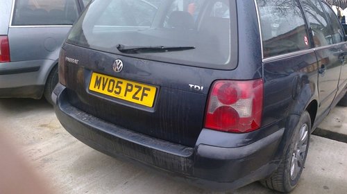 Volkswagen Passat, 2005, albastru inchis