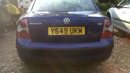 VOLKSWAGEN PASSAT, an 2002, albastru