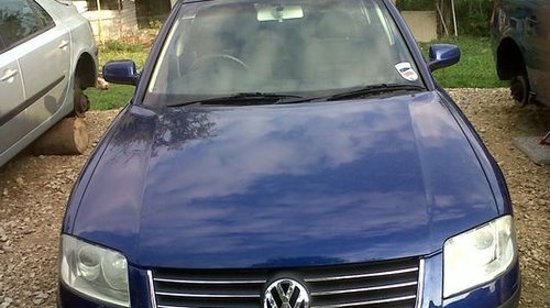 VOLKSWAGEN PASSAT, an 2002, albastru