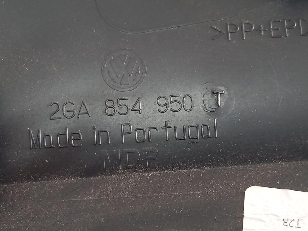 VW T-ROC A11 2023 Forma inferioară uș