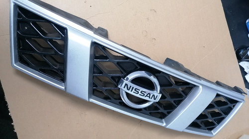 X1013 GRILA RADIATOR CAPOTA FATA NISSAN X TRA